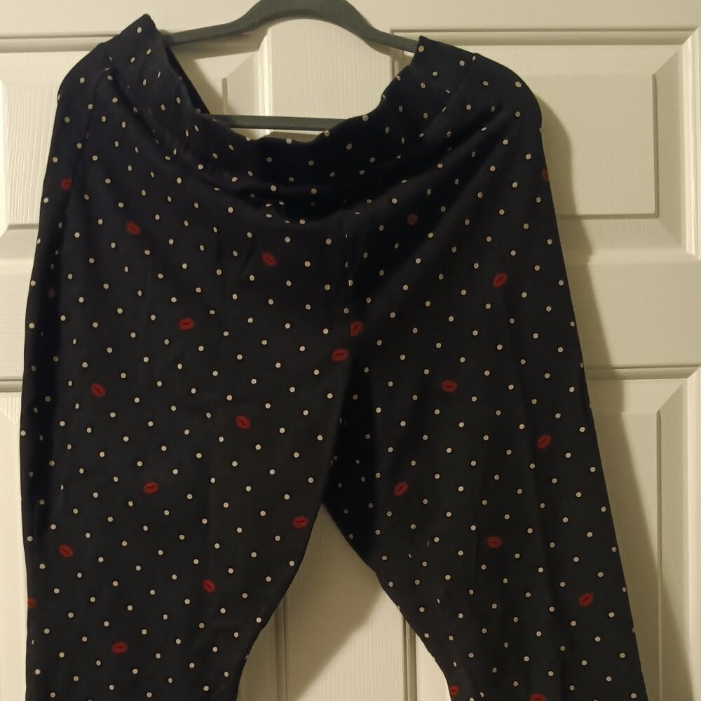 Torrid Black Leggings with Red Lips – Size 4X